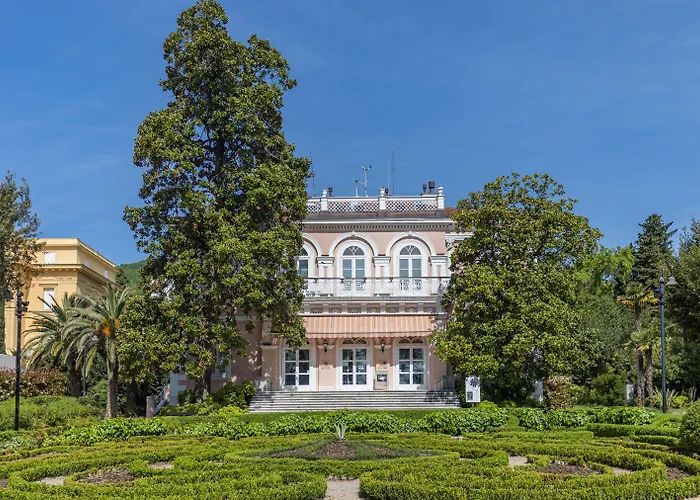 ホテル Bristol 4*